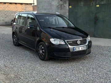 Авто Volkswagen Touran 2009 № 8610993