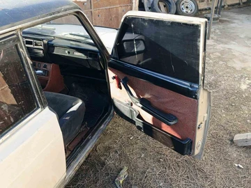Авто ВАЗ 2107 1990 № 8612065