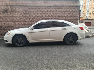 Авто Chrysler 200 2014 № 8613448