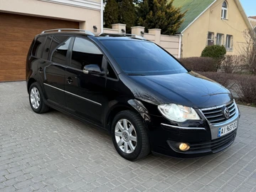 Авто Volkswagen Touran 2008 № 8614296