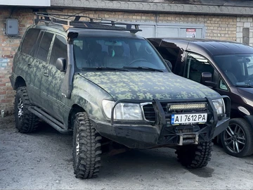 Авто Toyota Land Cruiser 100 2000 № 8619400