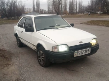 Авто Ford Escort 1988 № 8619482