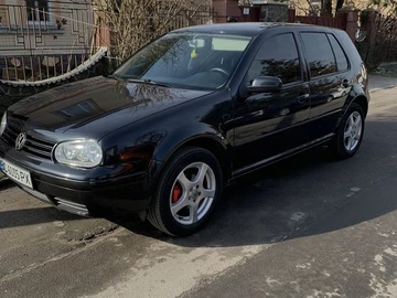 Авто Volkswagen Golf 2000 № 8624260
