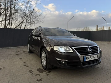 Авто Volkswagen Passat Variant 2010 № 8624395