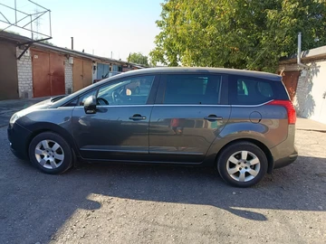 Авто Peugeot 5008 2013 № 8629700