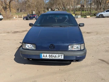 Авто Volkswagen Passat Sedan 1990 № 8632996