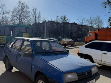 Авто ВАЗ 2109 1993 № 8633585