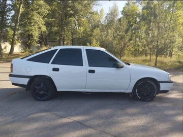 Авто Opel Vectra 1990 № 8635109
