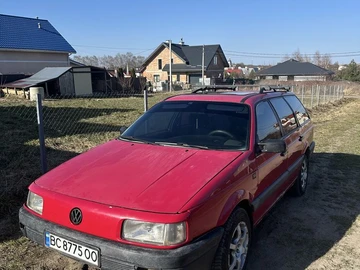 Авто Volkswagen Passat Variant 1990 № 8636310
