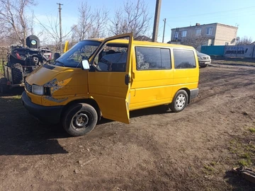 Авто Volkswagen Transporter 2000 № 8639004