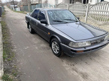 Авто Toyota Camry 1989 № 8639373