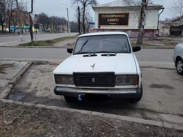 Авто ВАЗ 2107 1992 № 8640514