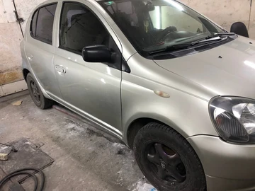 Авто Toyota Yaris 2002 № 8642217