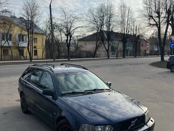 Авто Volvo V40 Kombi 2004 № 8642528