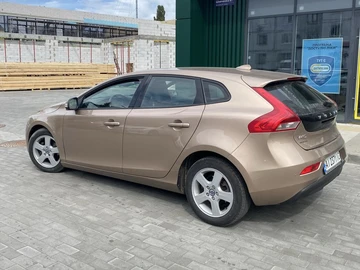 Авто Volvo V40 Kombi 2014 № 8643373