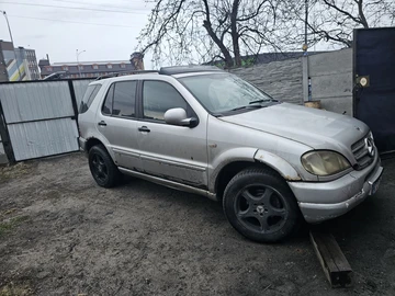 Авто Mercedes Ml Серия 2000 № 8643845