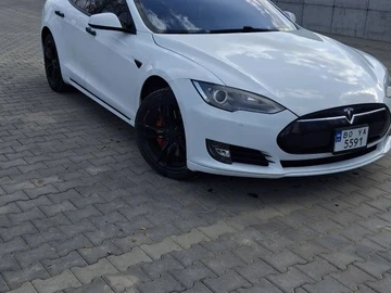 Авто Tesla Model S 2015 № 8645037