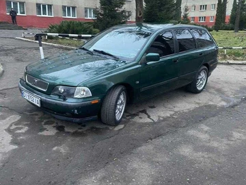 Авто Volvo V40 Kombi 2000 № 8645077