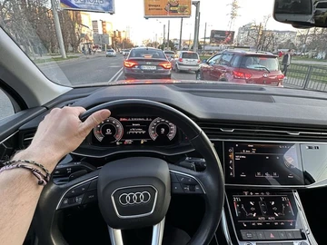 Авто Audi Q7 2021 № 8649303