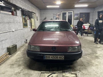Авто Volkswagen Passat Sedan 1992 № 8649803