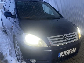 Авто Toyota Avensis Verso 2004 № 8653149