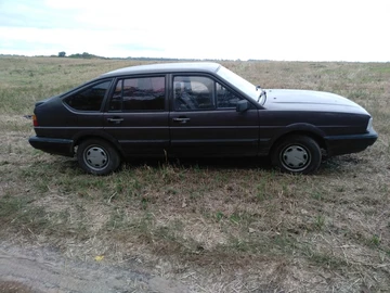 Авто Volkswagen Passat Hatchback 1987 № 8654075