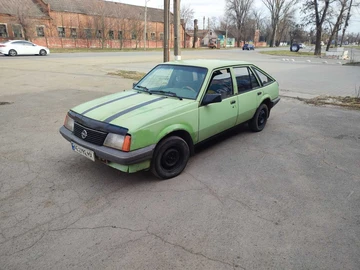 Авто Opel Ascona 1990 № 8660381