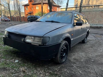 Авто Volkswagen Passat Variant 1993 № 8663695