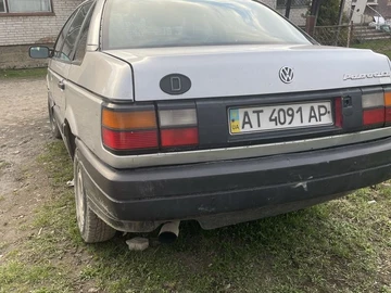 Авто Volkswagen Passat Sedan 1988 № 8664442