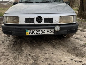 Авто Volkswagen Passat Sedan 1990 № 8667809