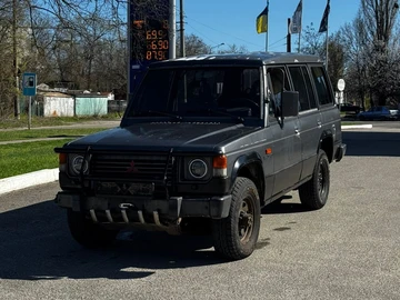 Авто Mitsubishi Pajero 1990 № 8672386