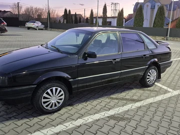 Авто Volkswagen Passat Sedan 1988 № 8673743
