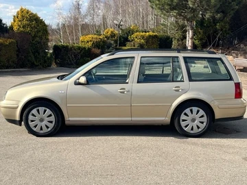 Авто Volkswagen Golf 2000 № 8675424