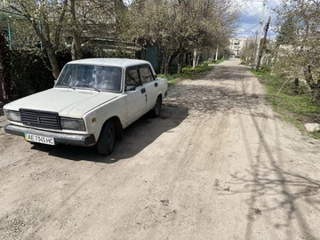 Авто ВАЗ 2107 1993 № 8676382