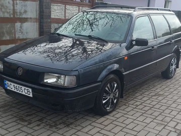 Авто Volkswagen Passat Variant 1992 № 8678947