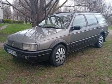 Авто Volkswagen Passat Variant 1990 № 8679886
