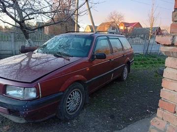 Авто Volkswagen Passat Variant 1993 № 8680893