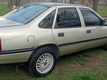 Авто Opel Vectra 1990 № 8681696