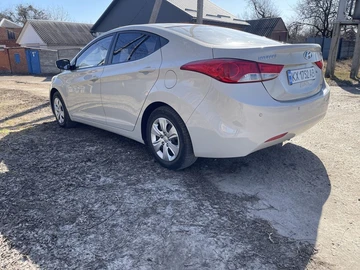 Авто Hyundai Elantra 2013 № 8682004