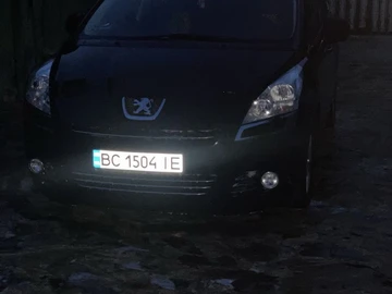 Авто Peugeot 5008 2012 № 8682225