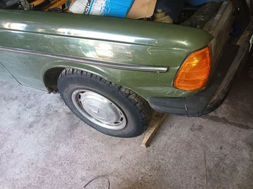 Авто Mercedes 240 1983 № 8682530