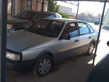 Авто Volkswagen Passat Sedan 1991 № 8685128