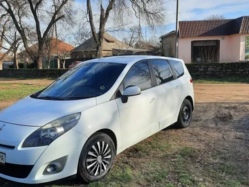 Авто Renault Scenic 2011 № 8686012