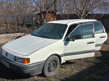 Авто Volkswagen Passat Sedan 1990 № 8686603