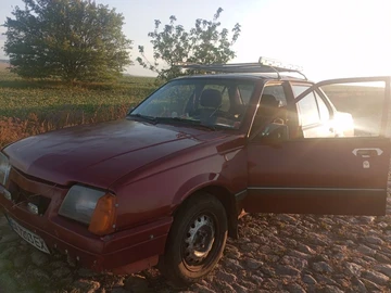 Авто Opel Ascona 1989 № 8692785