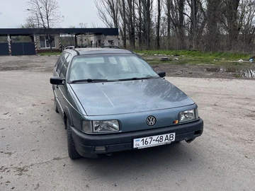 Авто Volkswagen Passat Variant 1990 № 8693013