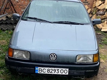 Авто Volkswagen Passat Sedan 1989 № 8693416