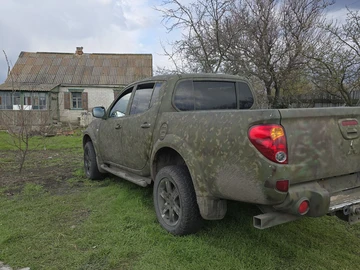 Авто Mitsubishi L 200 2011 № 8694044