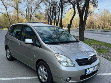 Авто Toyota Corolla Verso 2001 № 8696577