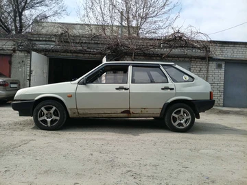 Авто ВАЗ 2109 1994 № 8697181